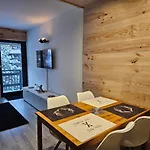 A La Montagne Apartment *